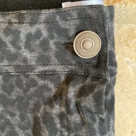 89th + Maddison leopard pants Women’s 16 Ankle straight leg stretch BLK/Grey - Picture 5 of 11